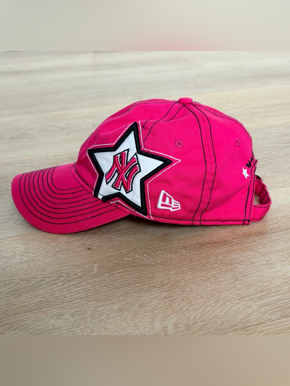 RARE NWOT Vintage Y2K New York Yankees New Era Hat Magenta Cap women/youth